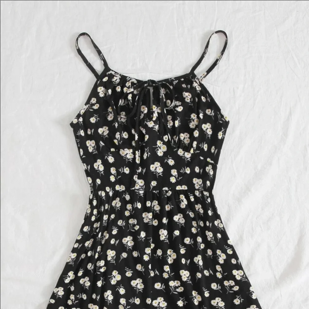 NWT SHEIN: XS Black Floral Tie Up Strap Romper - Picture 4 of 10